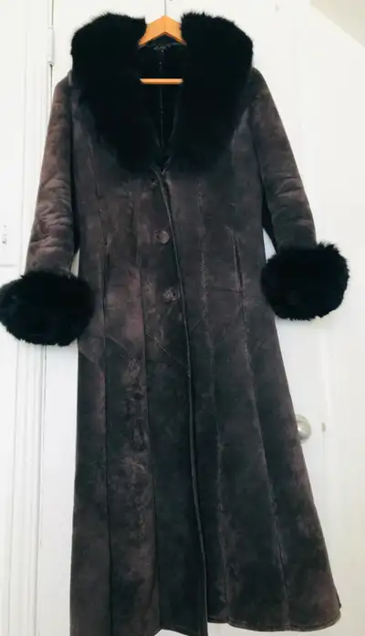 Elegant Leather Shearling Coat (Midi Length) with Removable Fox, View more