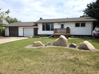 Welcome to this charming 4-bedroom, 2-bathroom home located in the heart of Outlook.. With 960 squar...