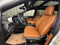 This Dealership Demo 2024 Chrysler Pacifica Hybrid Pinnacle 2WD has the 3.6L Pentastar Vvt V6 Hybrid... (image 6)