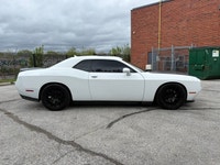 2019 DODGE CHALLENGER SXT PREMIUM PACKAGE BRIGHT WHITE ON BLACK LEATHER / GLOSS BLACK WHEELS WHEELS... (image 5)