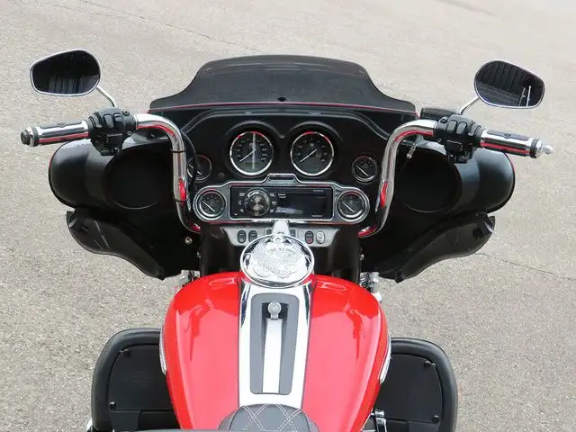 2010 Harley-Davidson Touring FLHTK - Electra Glide Ultra Limited in Sport Touring in Cambridge - Image 6