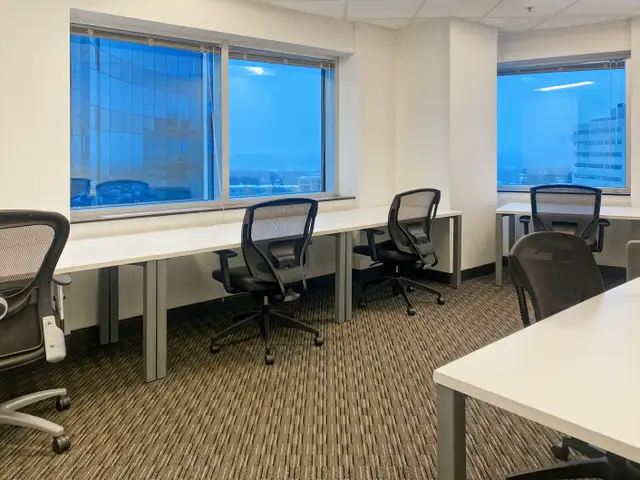 Office space for rent for 3 persons in Saint Foy Quebec in Commercial & Office Space for Rent in Québec City - Image 5