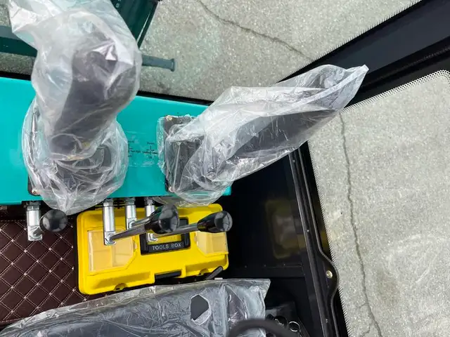 2024 agt Industrial Green QH13R Mini Excavator 420CC Gas Engine  in Heavy Equipment in Richmond - Image 33