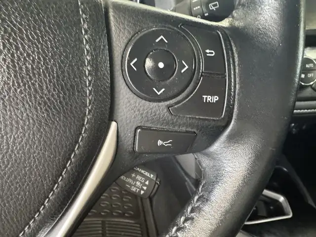 2018 Toyota RAV4 AWD XLE in Cars & Trucks in Longueuil / South Shore - Image 23