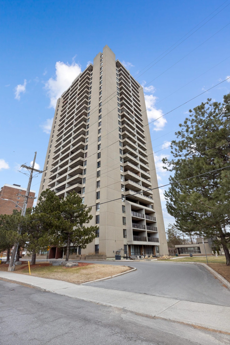 2 Bedroom Apartment in Ottawa South - Starting at $1799 + Hydro 2