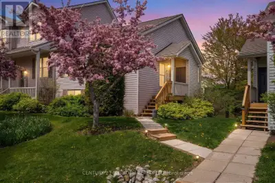 Welcome to luxury living in the highly sought after Applejack community of Thornbury, offering appro...