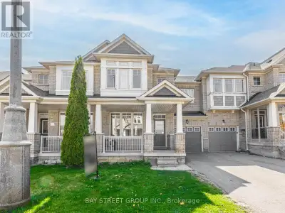 Stunning Ravine View With Beautiful 3 Bd 3 Washroom Townhome In The Heart Of Richmond Hill. Spacious...