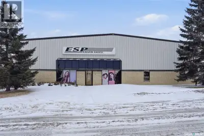 Opportunity available to Lease this well-located industrial warehouse in Saskatoon’s established nor...