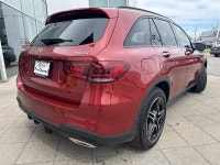Humberview Volkswagen on the Queensway This 2022 Mercedes-Benz GLC 300 4MATIC stands out in a stunni... (image 6)