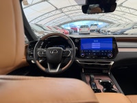 The RX 350h Luxury is designed for those who prioritize a serene cabin environment and advanced digi... (image 9)