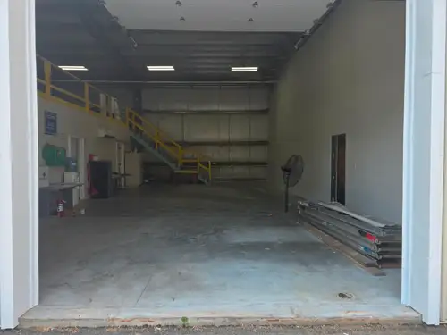 12' bay door, man door, 25x50, gross rent, $2,550.00 + taxes.....great for storage.