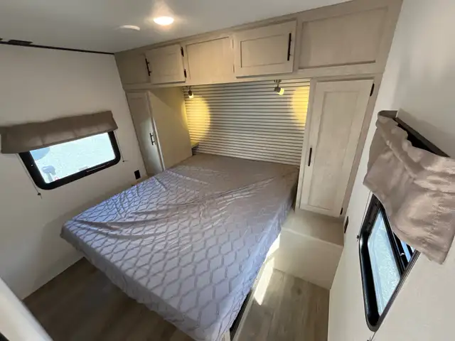 2025 Coachmen Northern Spirit DLX in Travel Trailers & Campers in Terrace - Image 15