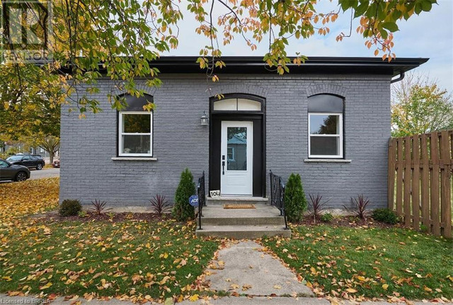 104 CATHARINE Avenue Brantford, Ontario in Houses for Sale in Brantford