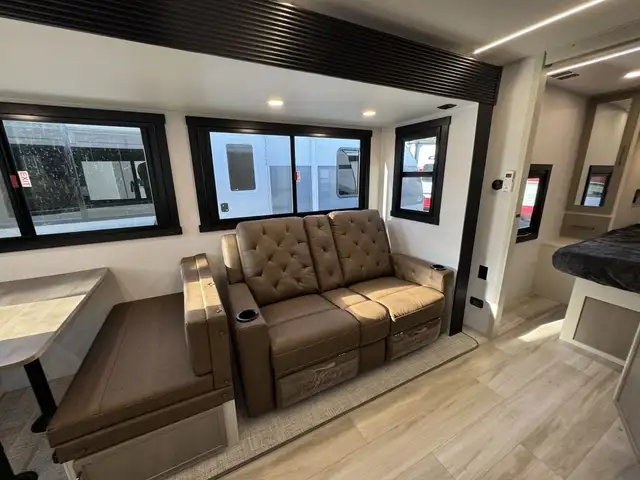 2027 ,Forest River,Salem Hemisphere 255RBHL in Travel Trailers & Campers in Kamloops - Image 7
