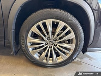 Sunroof, Leather Seats, Navigation, Power Liftgate, Cooled Seats! With a host of premium features, y... (image 8)