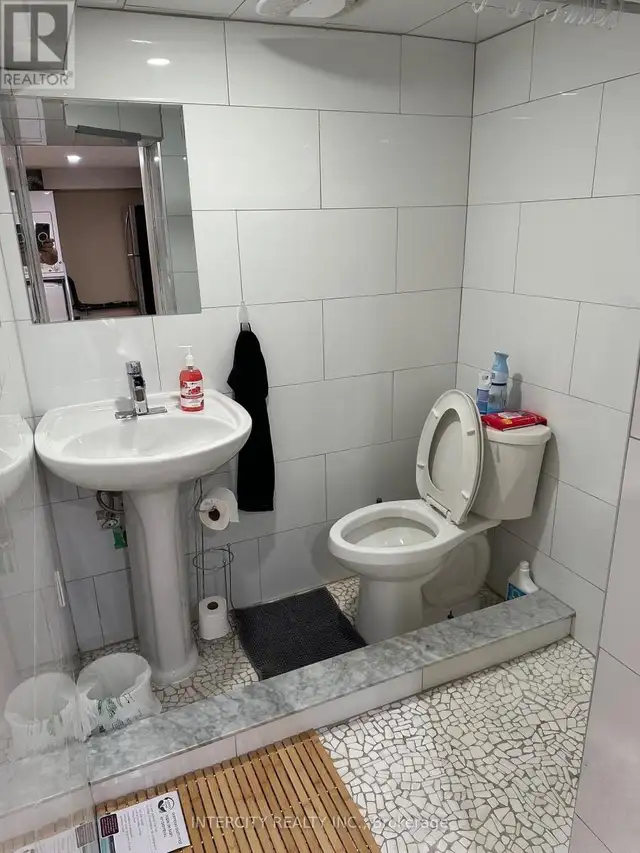 # 2 - 222 COMBE AVENUE Toronto (Bathurst Manor), Ontario in Long Term Rentals in City of Toronto - Image 9