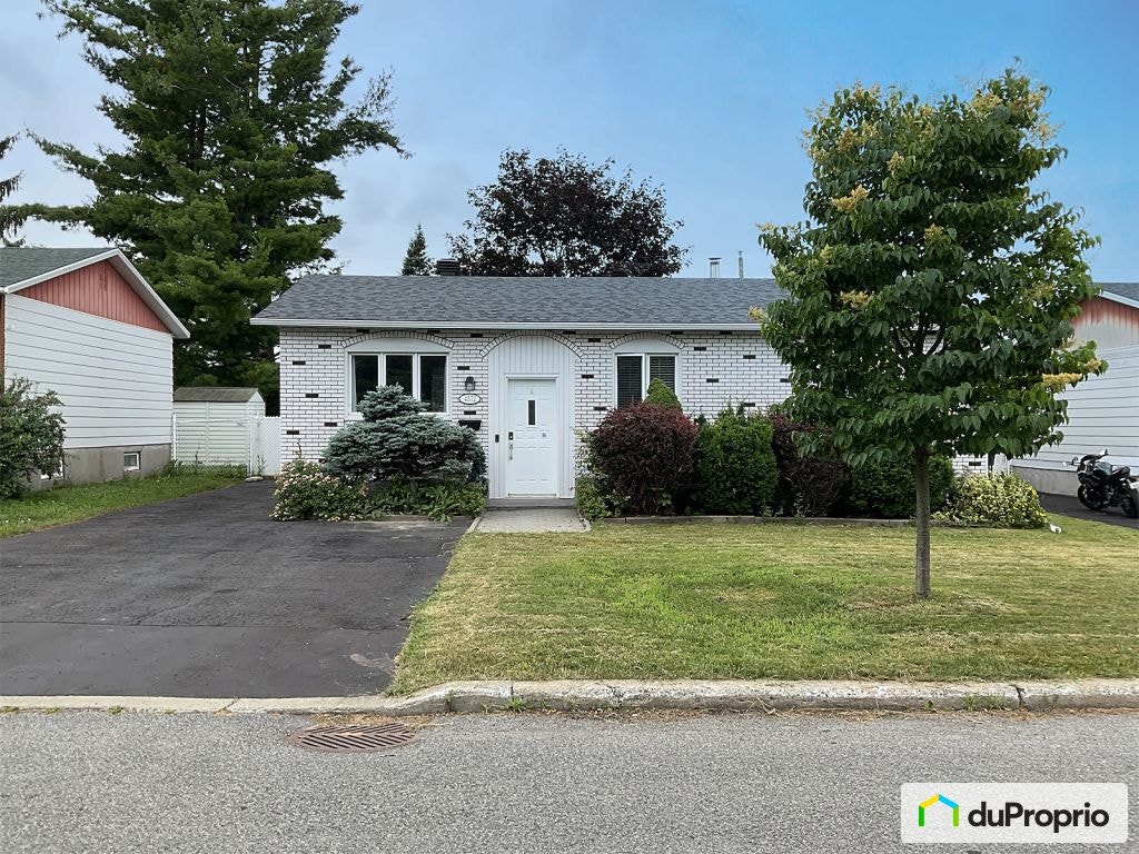 $738,500 - Bungalow for sale in Pierrefonds / Roxboro — photo 1