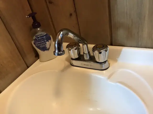 Robinet MAAX + 2 tuyaux flexibles (neuf) in Bathwares in Drummondville - Image 9