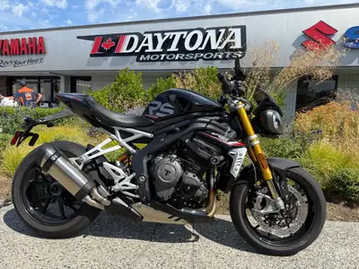 Triumph Speed Triple 2023 with only 2147 kms! MSRP $16,888 + $199 Doc = $17087 2,147 KMS ONE OWNER C...