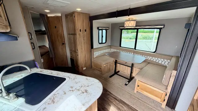 2018 Freedom Express 257BHS in Travel Trailers & Campers in Victoria - Image 8