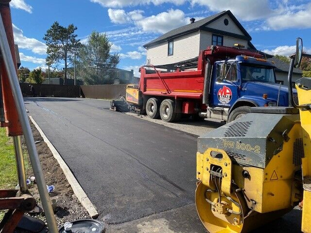 paving asphalt repair reparation d'asphalte pavage scellant in Interlock, Paving & Driveways in City of Montréal - Image 2