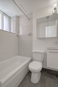 Semi-renovated Akelius studio apartment for rent. Located near blvd Saint-Laurent in the Plateau Mon... (image 4)