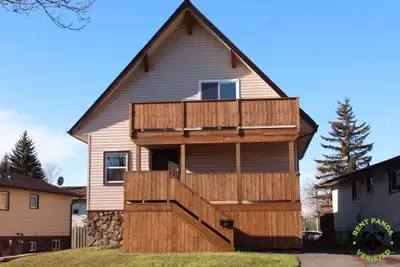 Beautiful 2-Story Apartment for Rent Main Floor 420 Darwin Crescent, Thunder Bay This spacious and u...