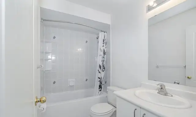 $1200 Bedroom for Rent! in Downtown Mississauga All inclusive in Room Rentals & Roommates in Mississauga / Peel Region - Image 7