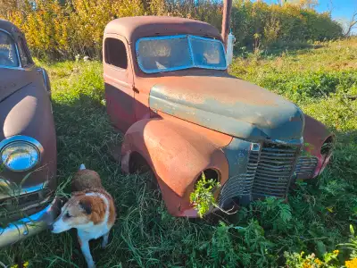 1940ish international cab and chassis. The cab is in excellent condition