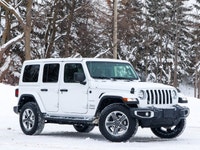 4x4 drive for all-terrain capability - Turbocharged engine for responsive power - Comprehensive safe... (image 1)