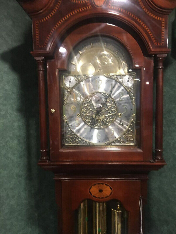Howard Miller Grandfather Clock `` Taylor`` 610 648 in Arts & Collectibles in Oshawa / Durham Region - Image 2