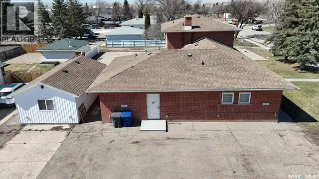 300/302 8th AVENUE W Kindersley, Saskatchewan in Commercial & Office Space for Sale in Saskatoon - Image 7