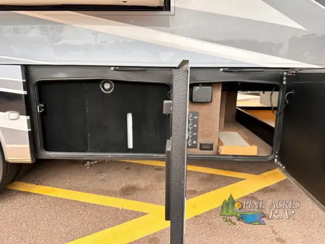 2024 Entegra Coach Anthem 44D 450 h.p. / 1250 ft-Lbs of Torque in RVs & Motorhomes in Moncton - Image 68