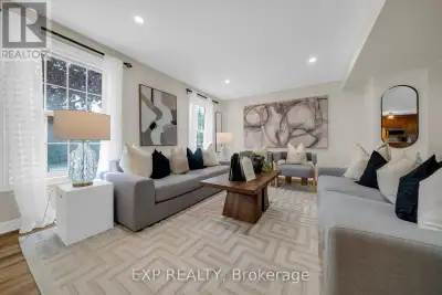 Beautifully Updated Carpet-Free Family Home In A Desirable Cambridge Neighbourhood! Bright Main Floo...
