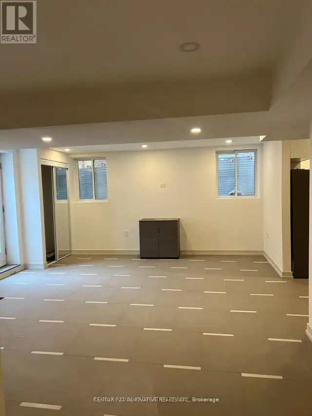1042 KINGPEAK CRESCENT Pickering, Ontario in Long Term Rentals in Oshawa / Durham Region - Image 6