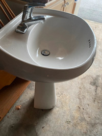 Pedistal sink with faucet
