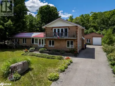 Welcome to this stunning 5-bedroom, 2-bathroom property with breathtaking views of Georgian Bay! Sit...