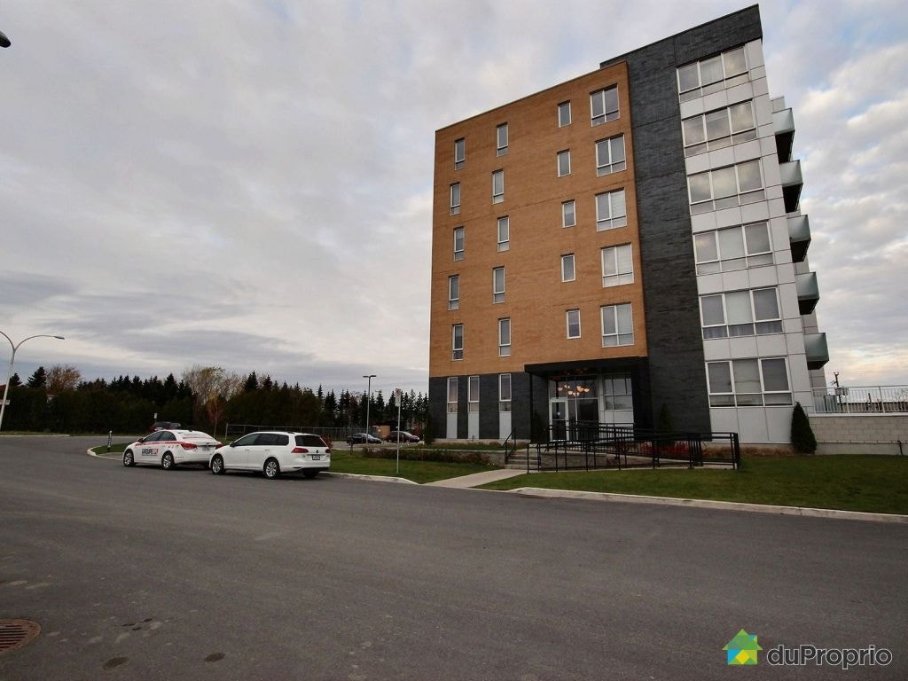 $699,999 - Condominium for sale in Chomedey — photo 1