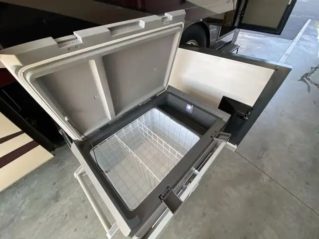 2014 Newmar Mountain Aire 4369 in RVs & Motorhomes in Abbotsford - Image 33