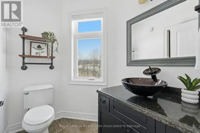 100 CHESSWOOD TRAIL Hamilton, Ontario in Houses for Sale in Oakville / Halton Region - Image 23
