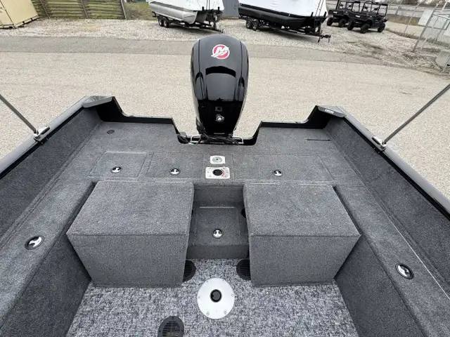 2026 TRACKER ProGuide V-175 Combo Fish & Ski-Fishing boat in Powerboats & Motorboats in Prince Albert - Image 24