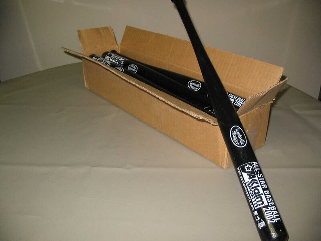 New DEREK JETER MINI LOUISVILLE SLUGGER BASEBALL BATS 2002 in Other in City of Toronto