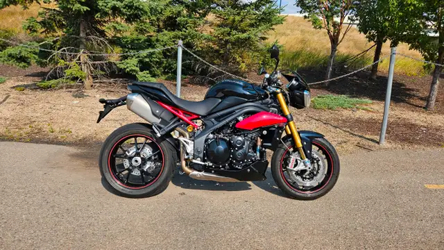 2015 Triumph Speed Triple R ABS - Only 5400km! in Street, Cruisers & Choppers in Edmonton - Image 3