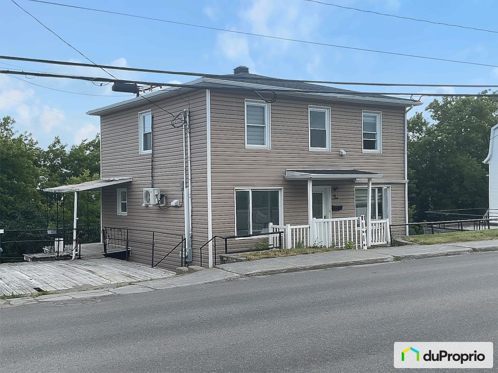 $375,000 - 2 Storey for sale in Chicoutimi (Chicoutimi) — photo 1