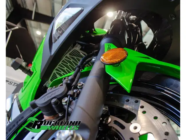 2025 Kawasaki NINJA 500 SE KRT in Sport Bikes in Ottawa - Image 9