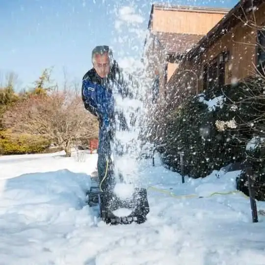 Snow Joe 11-Inch 10 Amp Electric Snow Shovel w/Headligh... ID# 5 in Snowblowers in City of Toronto - Image 8
