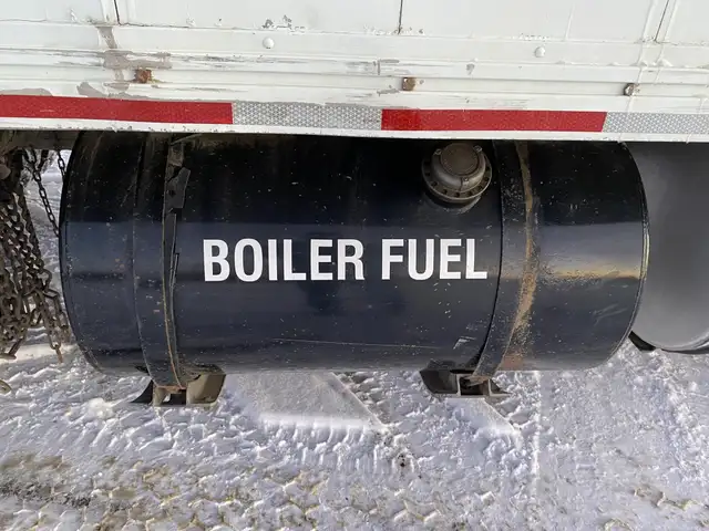 2005 PETERBILT 335 in Heavy Trucks in Saskatoon - Image 48