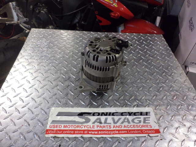 1997 honda 1500 valkyrie alternator oem in Other in London - Image 3