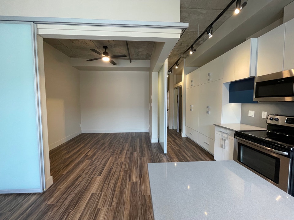 UNIQUE 1 BEDROOM LOFT STYLE APARTMENT IN OLIVER SQUARE 4