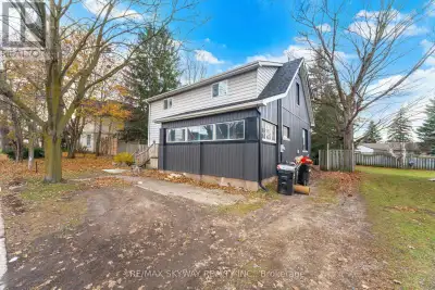 Exceptional Cash Flow & Investment Opportunity in the Heart of Tottenham! Situated on a rare 82.5-fo...